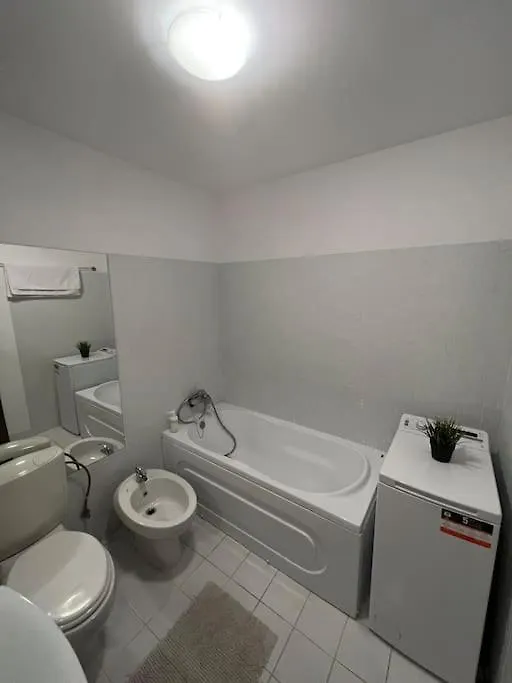 Lovely Apartment In Villa In Βουκουρέστι